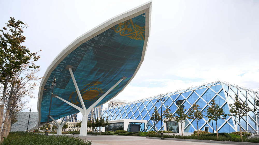 600sqm B1515 Mesh LED screen in Kazakhstan